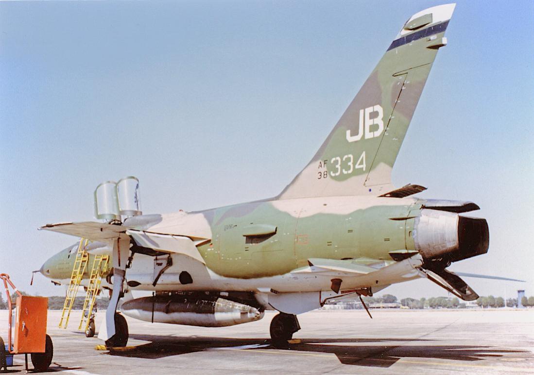 Naam: Foto 807. 38334 (= 63-8334) (MSN F111). Republic F-105F-1-RE Thunderchief. Converted to F-105G. .jpg
Bekeken: 296
Grootte: 86,1 KB