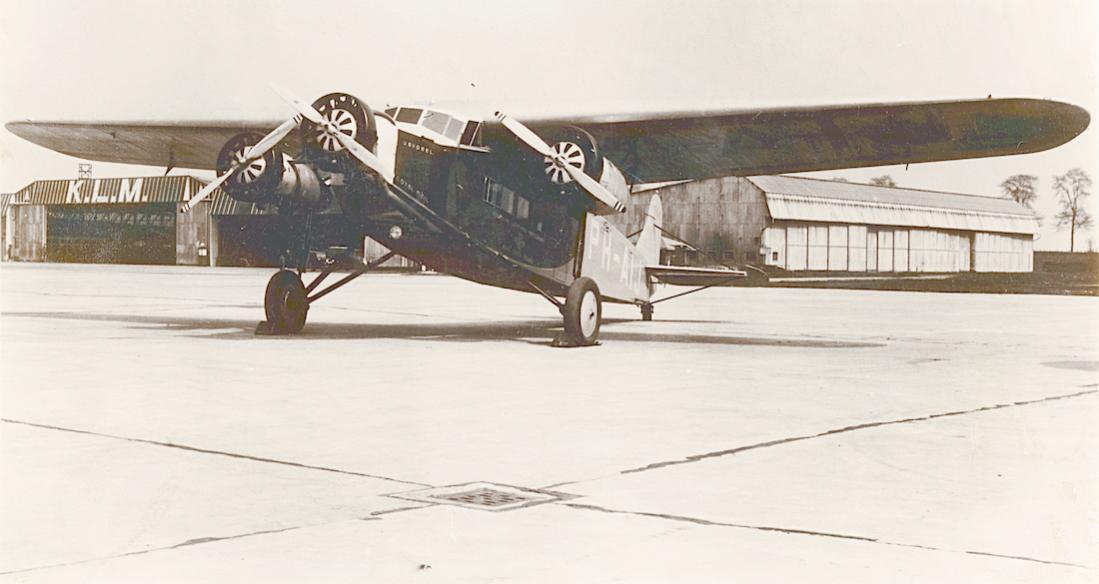 Naam: Foto 376. PH-AIJ 'IJsvogel'. Fokker F.XII. 1100 breed.jpg
Bekeken: 866
Grootte: 61,9 KB