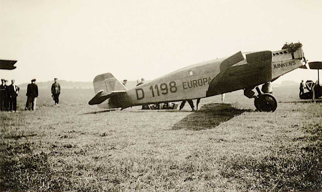 Naam: Foto 500. D-1198 %22Europa%22. Junkers W 33. 1100 breed.jpg
Bekeken: 1243
Grootte: 136,0 KB