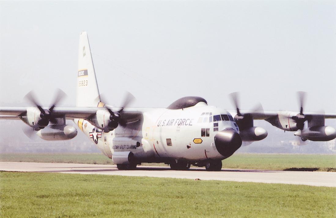 Naam: Foto 813. 69-5823. Lockheed HC-130P Combat King. 1100 breed.jpg
Bekeken: 521
Grootte: 72,3 KB