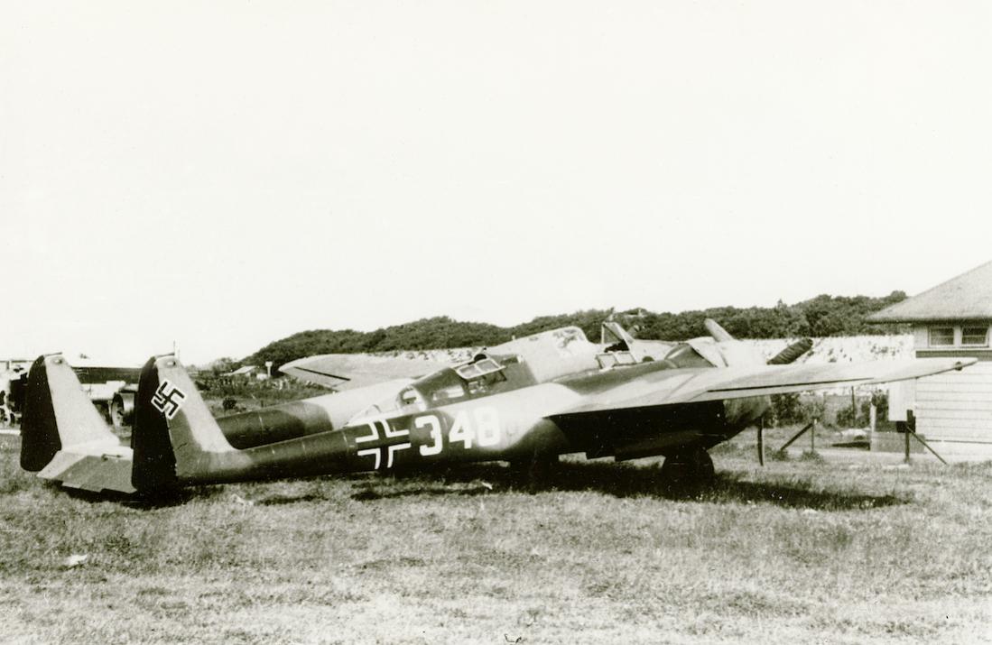 Naam: Foto 587. '348'. G-1 Luftwaffe op Ockenburg. 1100 breed.jpg
Bekeken: 827
Grootte: 84,4 KB