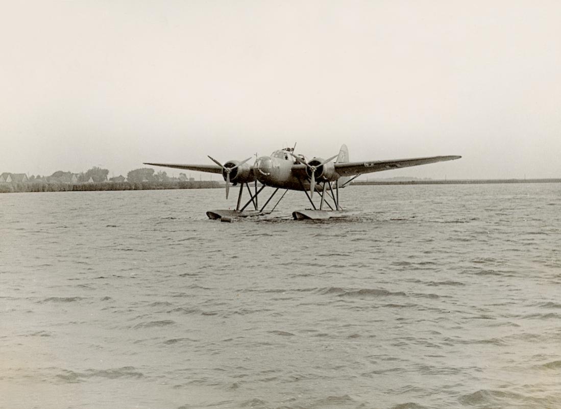 Naam: Foto 588. Fokker T.VIIIw. Luftwaffe %22Beute%22. 1100 breed.jpg
Bekeken: 477
Grootte: 82,2 KB