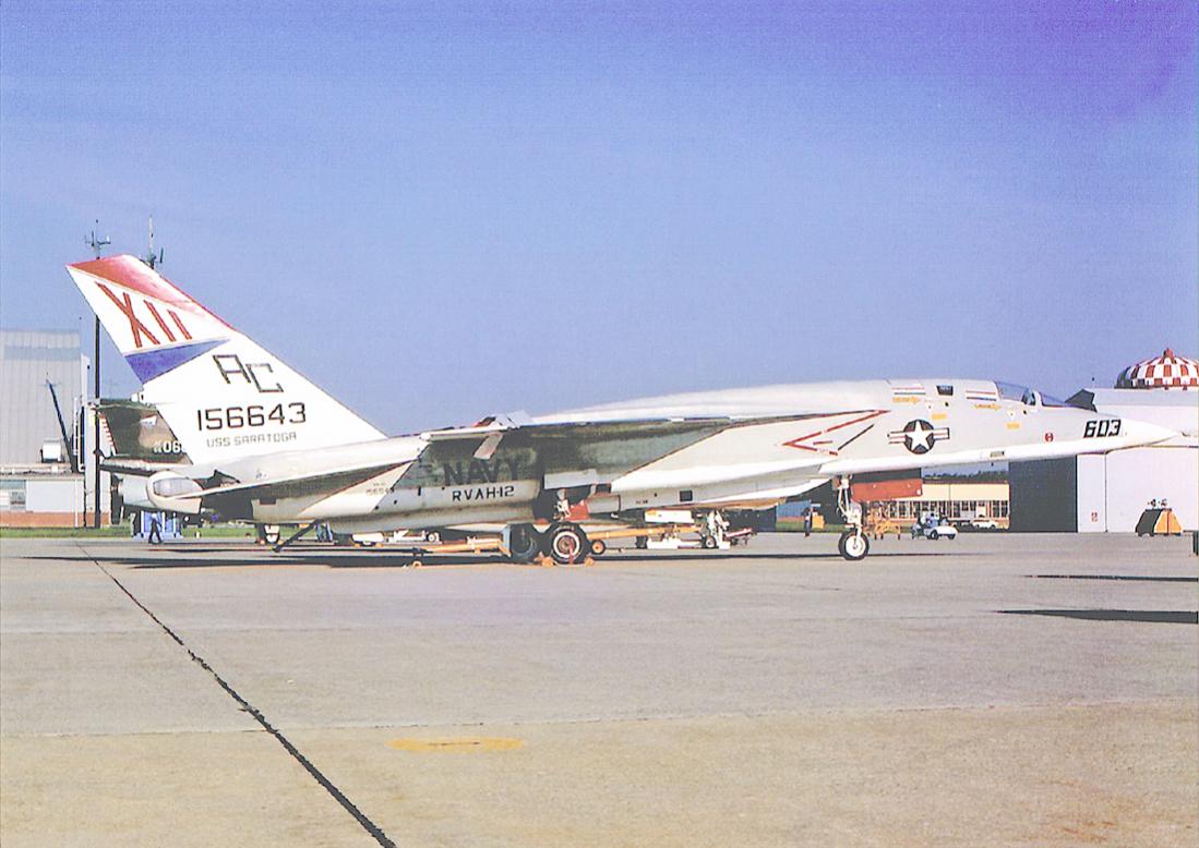 Naam: Foto 819. North American Rockwell RA-5C Vigilante (156643 : 603). US Navy, RVAH-12 'Speartips' (.jpg
Bekeken: 644
Grootte: 100,7 KB