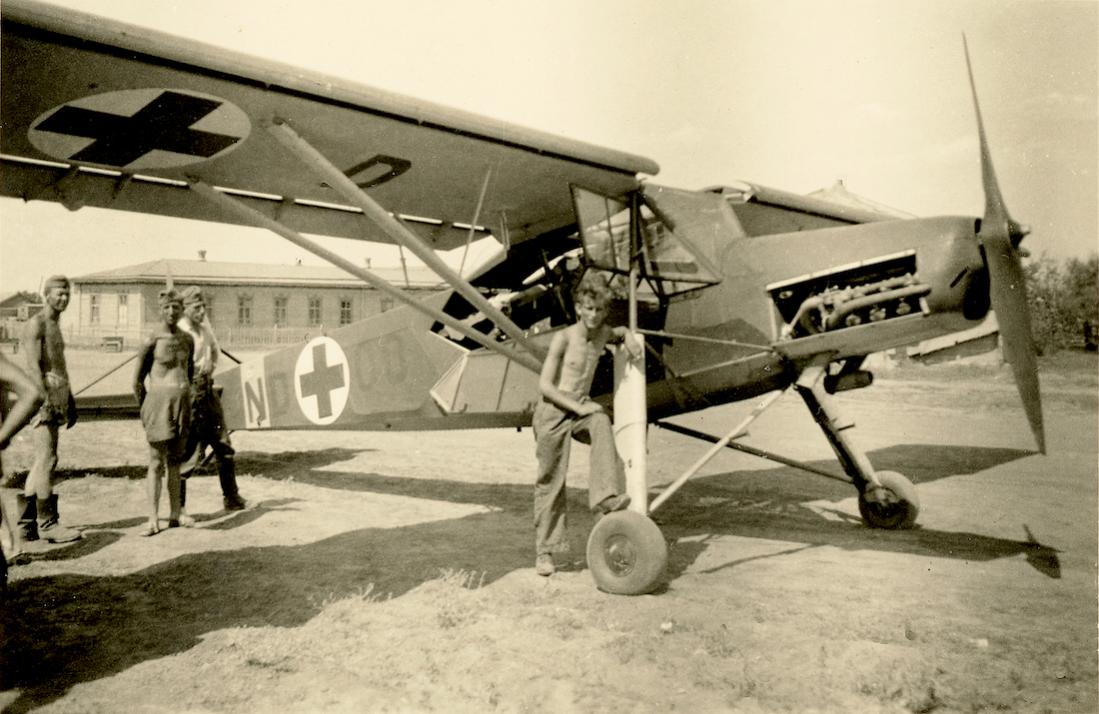 Naam: Foto 591. ND+OO. Fieseler Fi 156 C-3:Trop Storch. WNr. 5713. 1100 breed.jpg
Bekeken: 508
Grootte: 106,2 KB