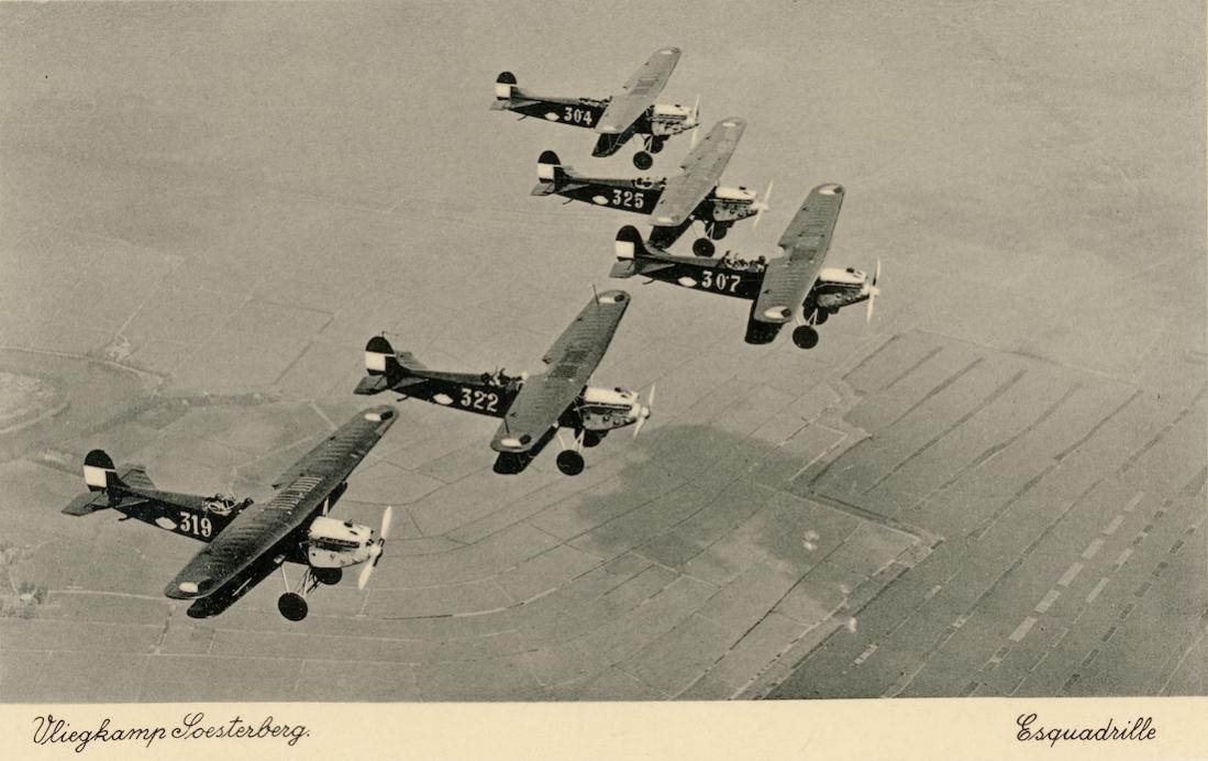 Naam: Kaart 866. Vliegkamp Soesterberg. Esquadrille. Fokker C.Vd 304, 307, 319, 322 en 325. 1100 breed.jpg
Bekeken: 850
Grootte: 90,6 KB