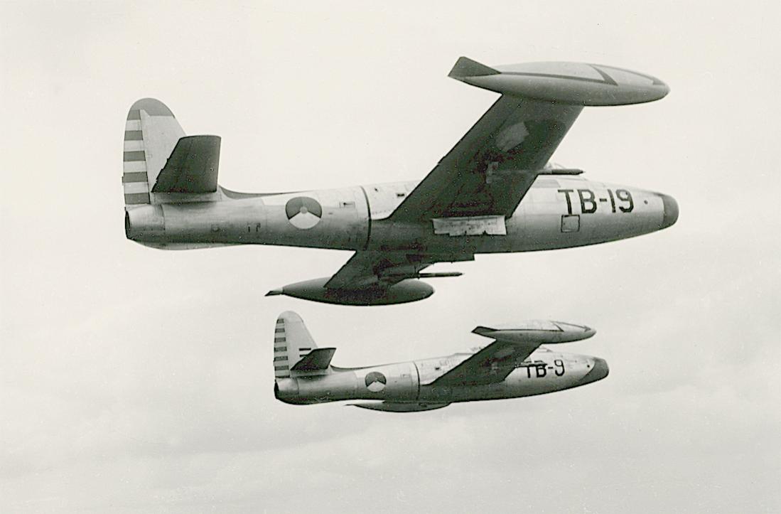 Naam: Foto 283. Republic F-84G Thunderjets. TB-9 (K-86), TB-19 (K-?). 1100 breed.jpg
Bekeken: 825
Grootte: 54,9 KB