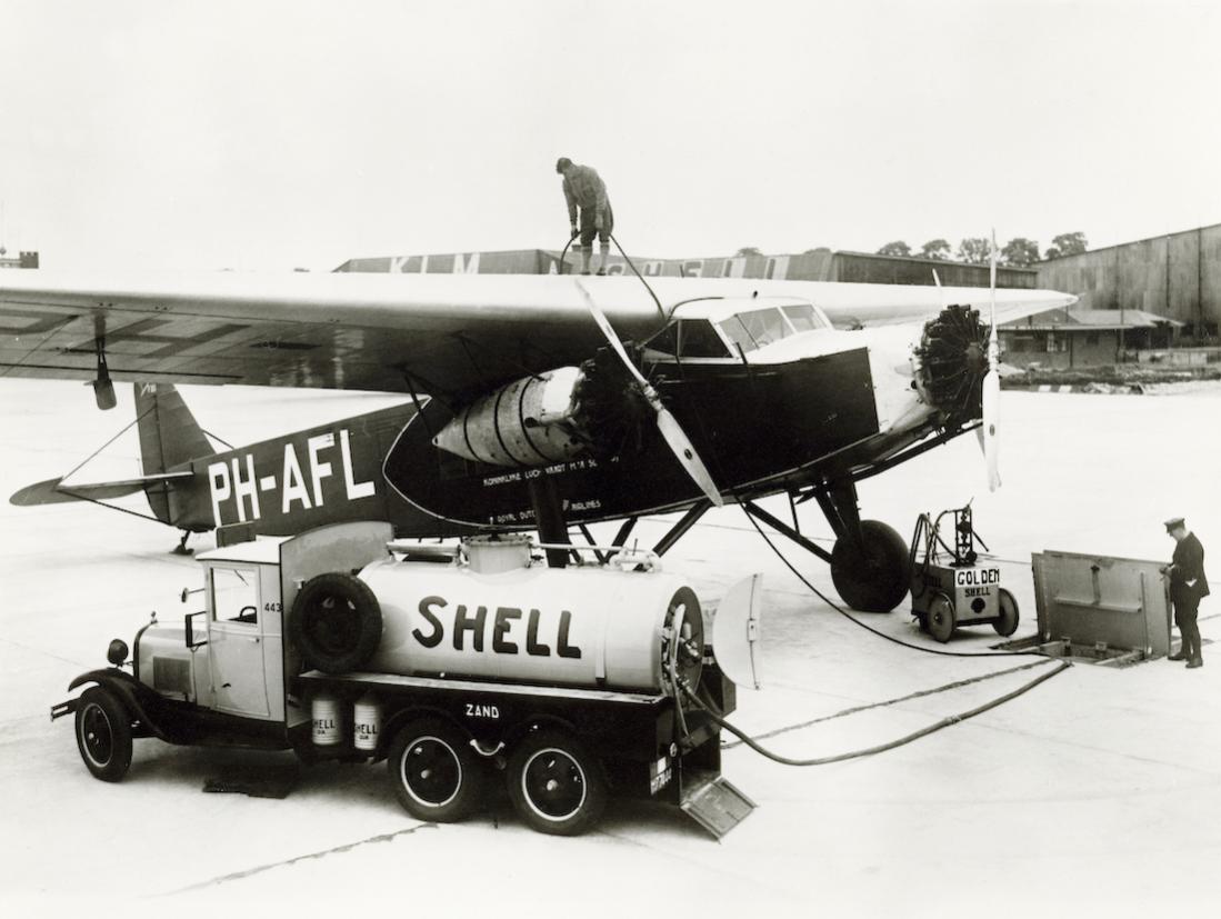 Naam: Foto 383. PH-AFL (Fokker F.XII) en Shell-tankwagen. 1100 breed.jpg
Bekeken: 624
Grootte: 85,7 KB