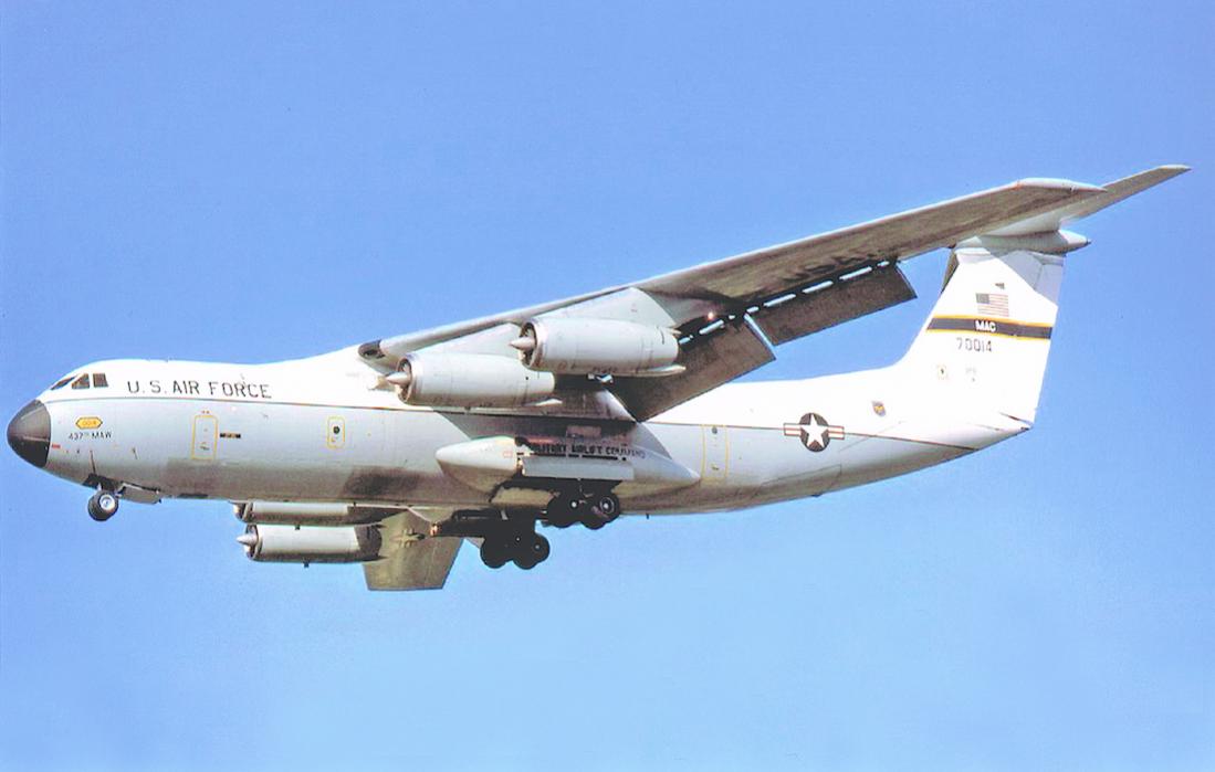 Naam: Foto 827. 67-0014. (MSN 300-6265). Lockheed C-141A-LM Starlifter, later converted to C-141B SOLL.jpg
Bekeken: 586
Grootte: 53,4 KB