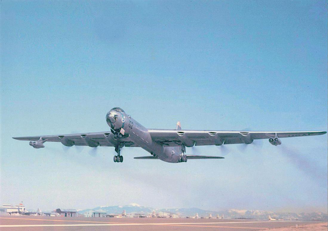 Naam: Foto 830. Convair B-36 Peacemaker. 1100 breed.jpg
Bekeken: 130
Grootte: 79,8 KB