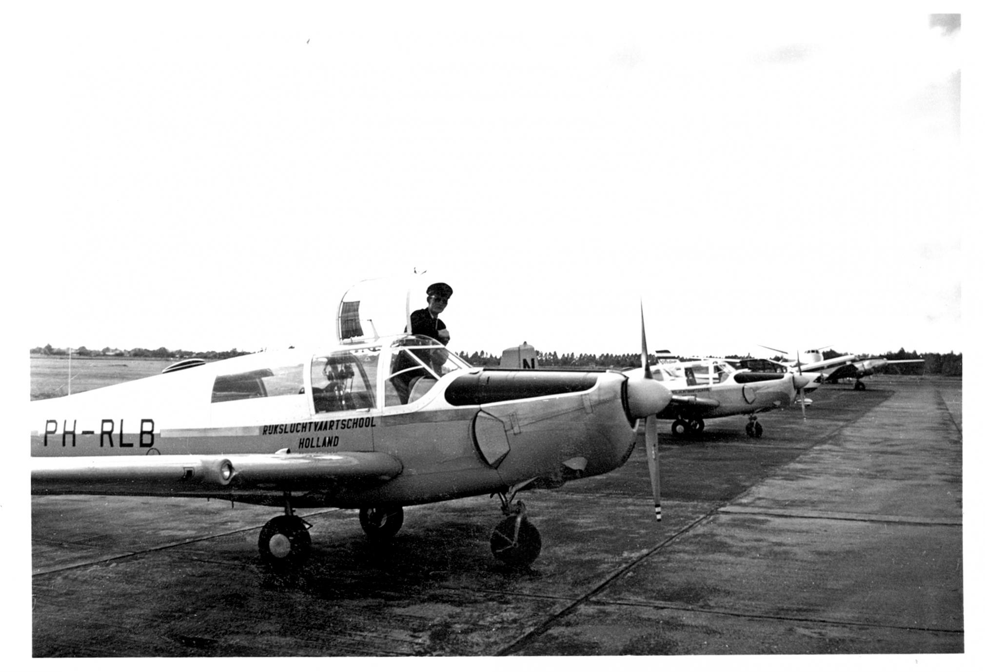 Naam: RLS, Bremen, sept '60.jpg
Bekeken: 440
Grootte: 211,9 KB