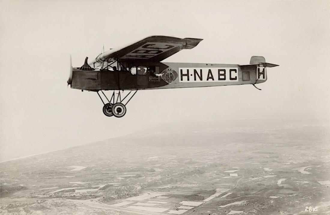Naam: Foto 388. H-NABC. Fokker F.II. 1100 breed.jpg
Bekeken: 309
Grootte: 69,0 KB