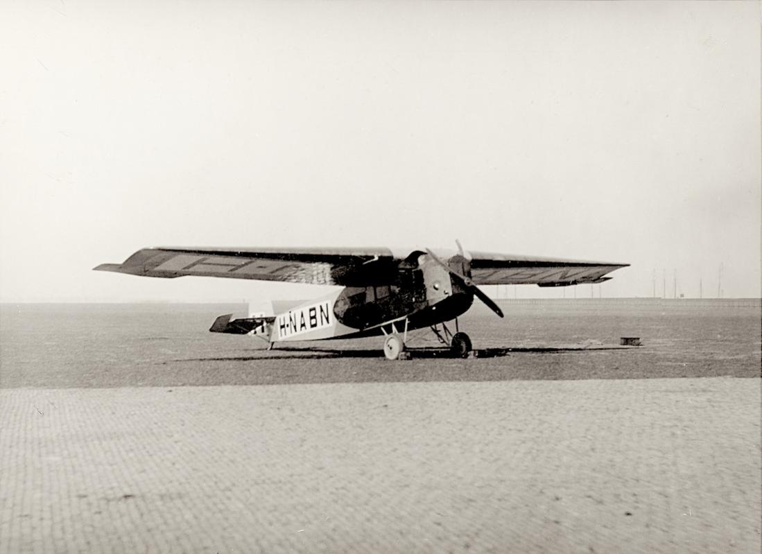 Naam: Foto 390. H-NABN. Fokker F.III. 1100 breed.jpg
Bekeken: 387
Grootte: 66,7 KB