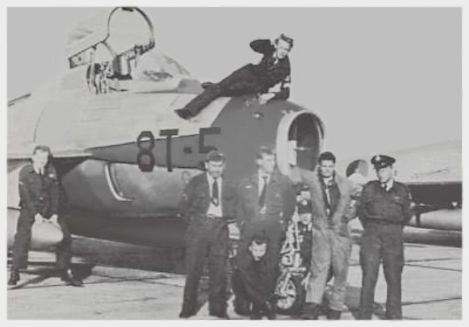Naam: f84f 8T-5{314}met pa.jpg
Bekeken: 603
Grootte: 46,6 KB
