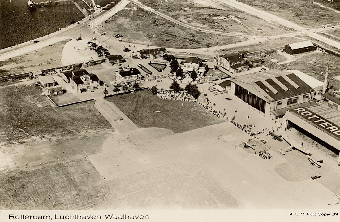 Naam: Kaart 872. Rotterdam, Luchthaven Waalhaven. Gelopen kaart Rotterdam-Eindhoven aug. 1934.jpg
Bekeken: 249
Grootte: 162,3 KB