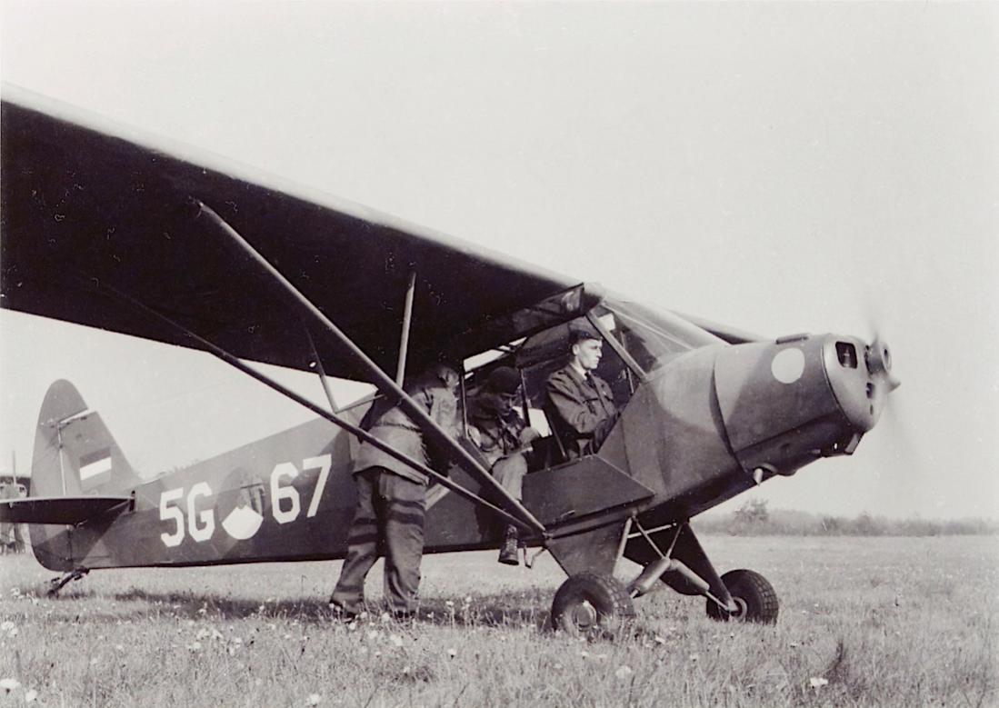 Naam: Foto 291. Piper L-18C Super Cub 5G-67 van 299 Squadron. (52-2476, R-65, 8A-67, 5G-67, R-65, F-BN.jpg
Bekeken: 454
Grootte: 89,4 KB