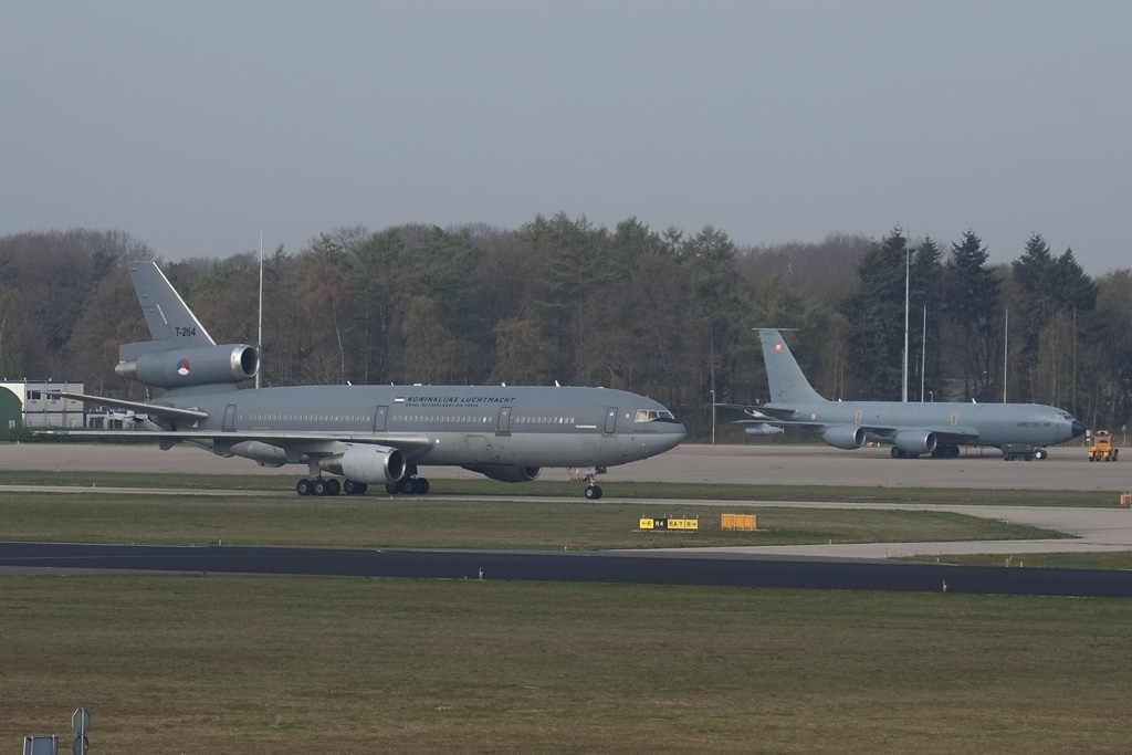 Naam: KDC-10+C-135FR_04apr17EHEH2.jpg
Bekeken: 283
Grootte: 172,3 KB