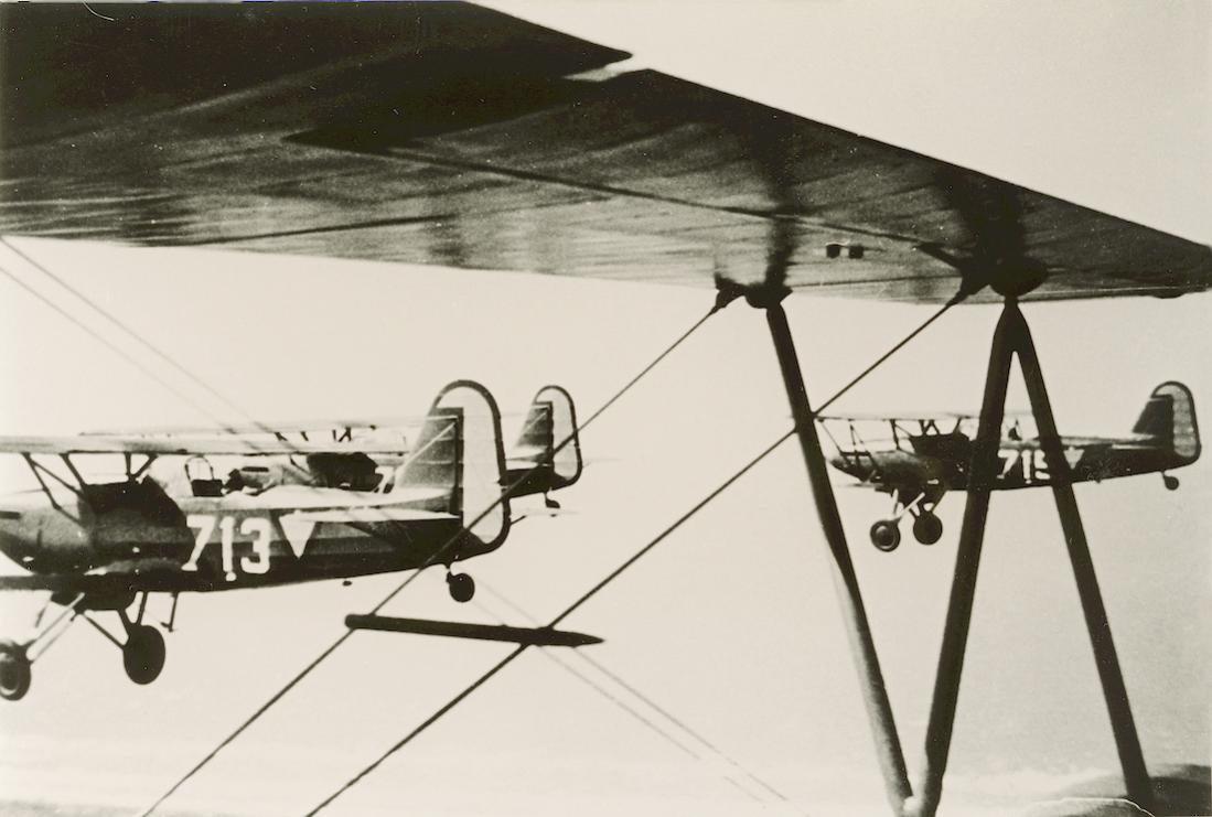 Naam: Foto 151. Eskader Fokker C.X's, zichtbare registraties 713 en 715. 1100 breed.jpg
Bekeken: 677
Grootte: 76,2 KB