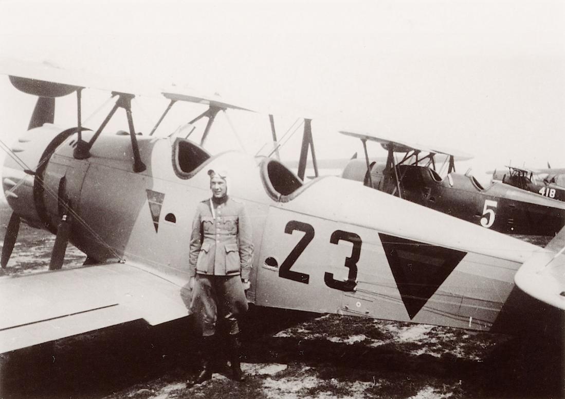 Naam: Foto 152. '23'. Koolhoven FK.51 trainer. 1100 breed.jpg
Bekeken: 1228
Grootte: 87,9 KB