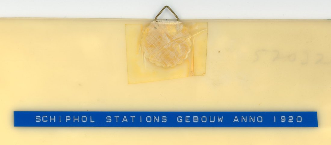 Naam: Schiphol Stationsgebouw anno 1920, az.jpg
Bekeken: 312
Grootte: 39,9 KB