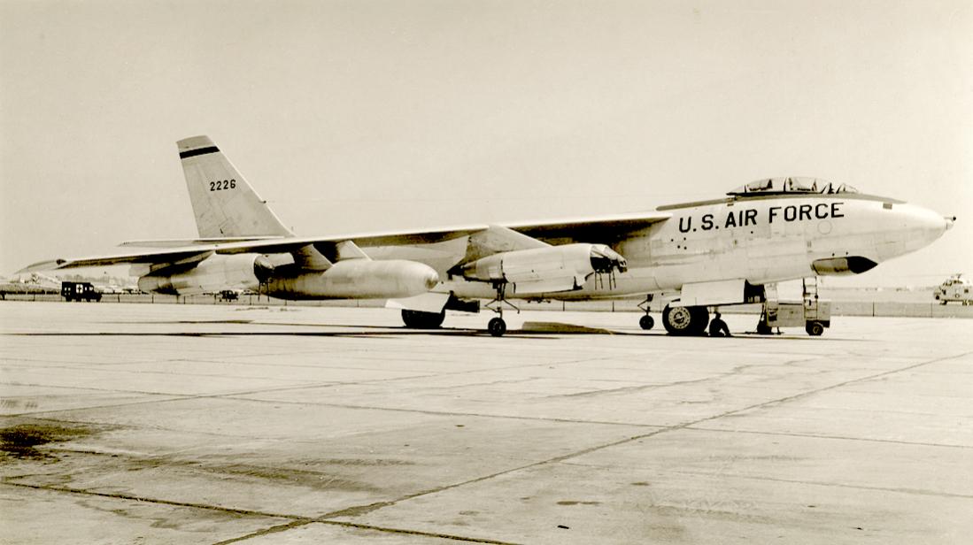 Naam: Foto 838. 51- 2226. Boeing B-47B-40-BW Stratojet. Converted to YRB-47B. 1100 breed.jpg
Bekeken: 298
Grootte: 69,1 KB