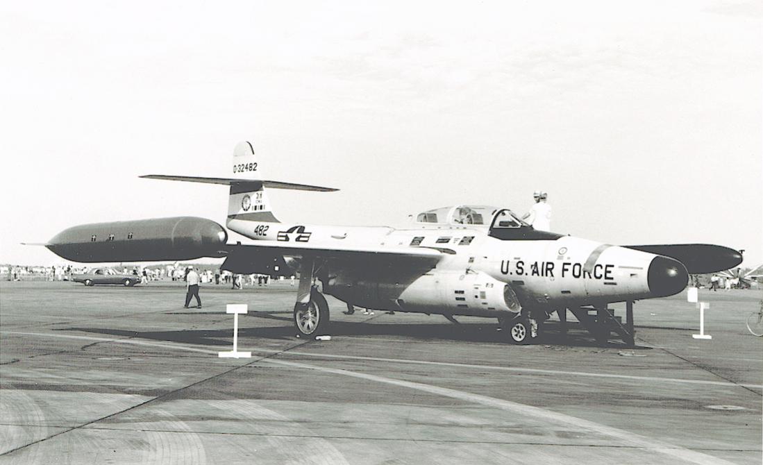 Naam: Foto 842. 0-32482 (53-2482). Northrop F-89D-55-NO Scorpion. 1100 breed.jpg
Bekeken: 417
Grootte: 73,6 KB