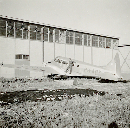 Naam: PH-ARK op Ypenburg (na 15.5.1940) kopie. 500 breed.jpg
Bekeken: 187
Grootte: 408,4 KB