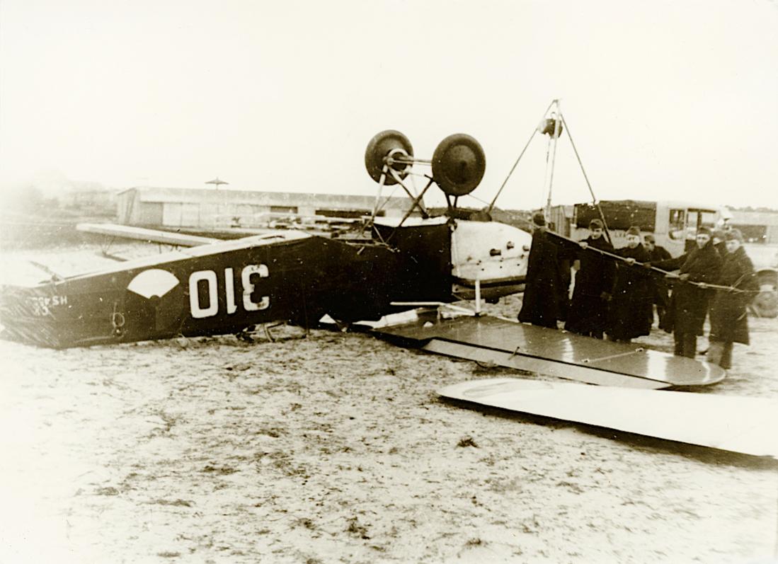 Naam: Foto 157. 310. Fokker C.Vd overslag. LVA. 1100 breed.jpg
Bekeken: 772
Grootte: 99,9 KB