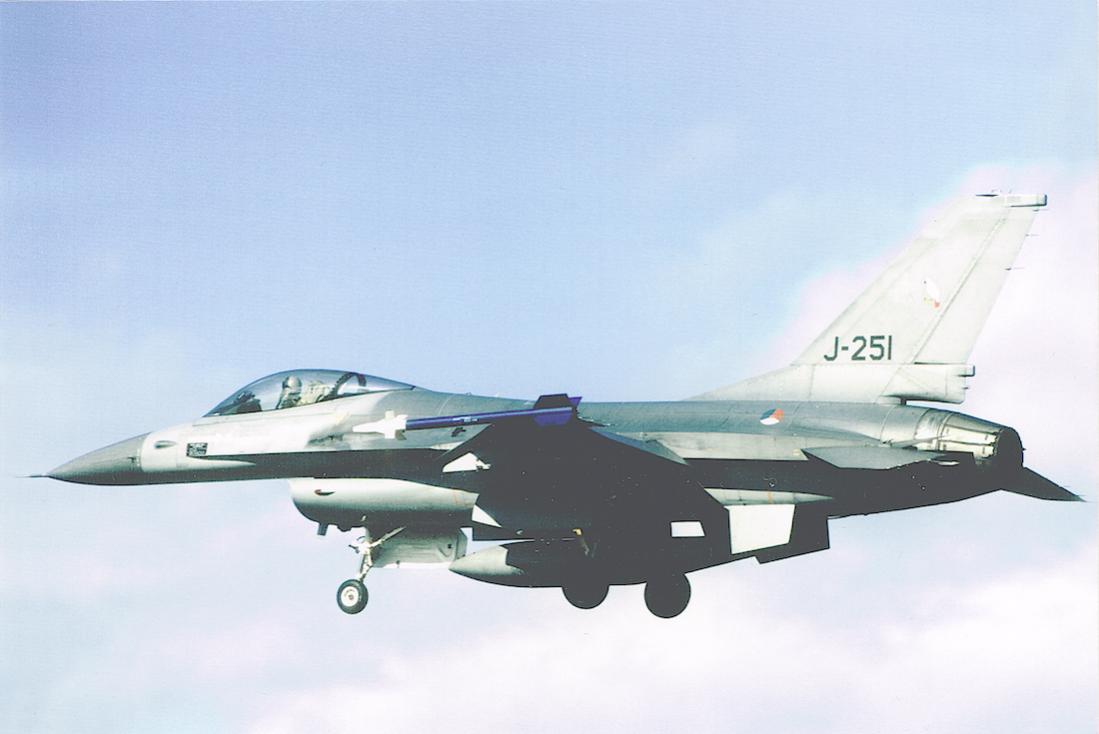 Naam: Foto 301. J-251. General Dynamics F-16A. 1100 breed.jpg
Bekeken: 217
Grootte: 55,0 KB
