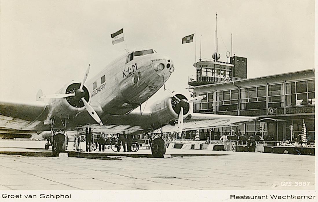 Naam: Kaart 884. PH-AKO 'Oeverzwaluw'. Douglas DC-2. 1100 breed.jpg
Bekeken: 499
Grootte: 112,1 KB