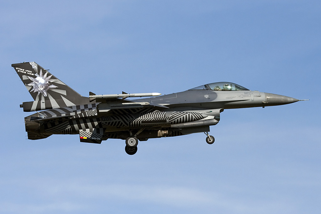Naam: FA-70_27mar17EHLW2.jpg
Bekeken: 816
Grootte: 135,7 KB