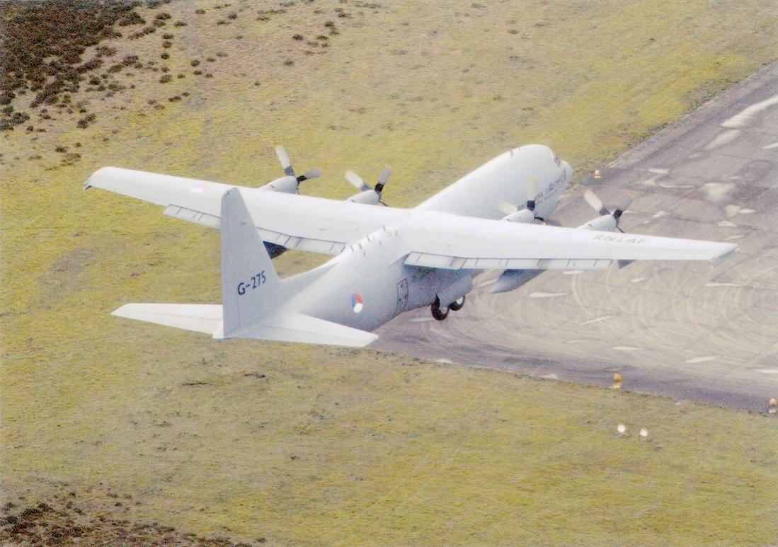 Naam: Foto 306. G-275 %22Joop Mulder%22. Lockheed C-130H-30 Hercules, c:n 5275. 1100 breed.jpg
Bekeken: 300
Grootte: 123,2 KB