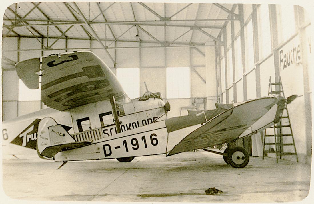 Naam: Foto 516. D-1916. Klemm L 26 II a:v.a. September 1930 L 26 V a, daarachter een Focke-Wulf A.28 H.jpg
Bekeken: 222
Grootte: 116,0 KB