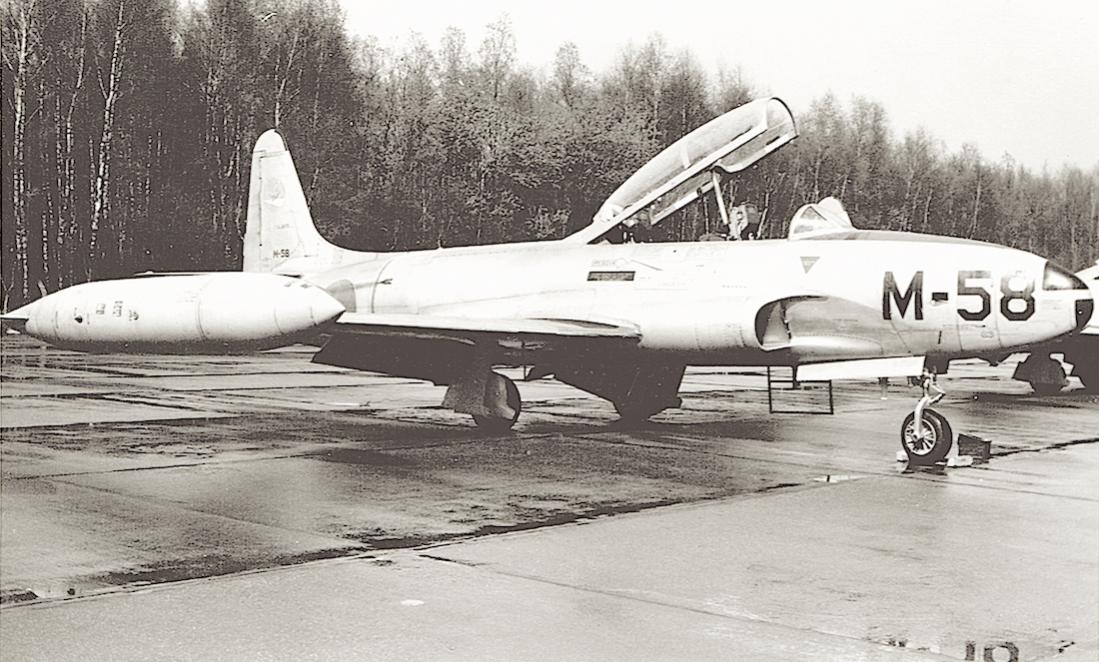 Naam: Foto 310. M-58. Lockheed T-33A. 1100 breed.jpg
Bekeken: 469
Grootte: 129,6 KB