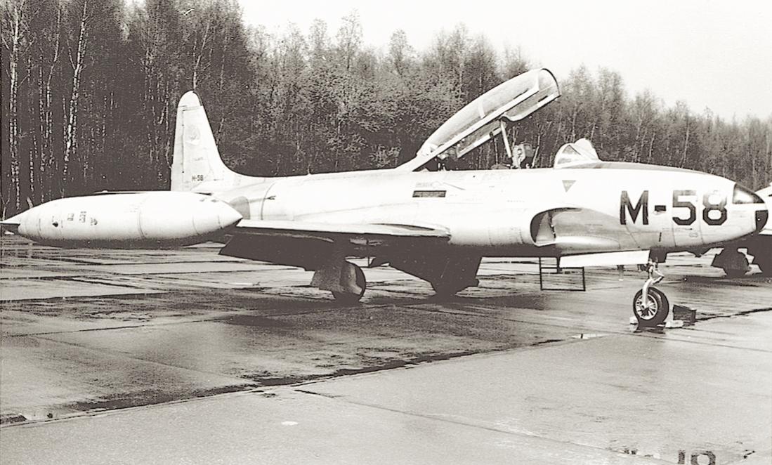 Naam: Foto 310. M-58. Lockheed T-33A. 1100 breed.jpg
Bekeken: 838
Grootte: 129,6 KB