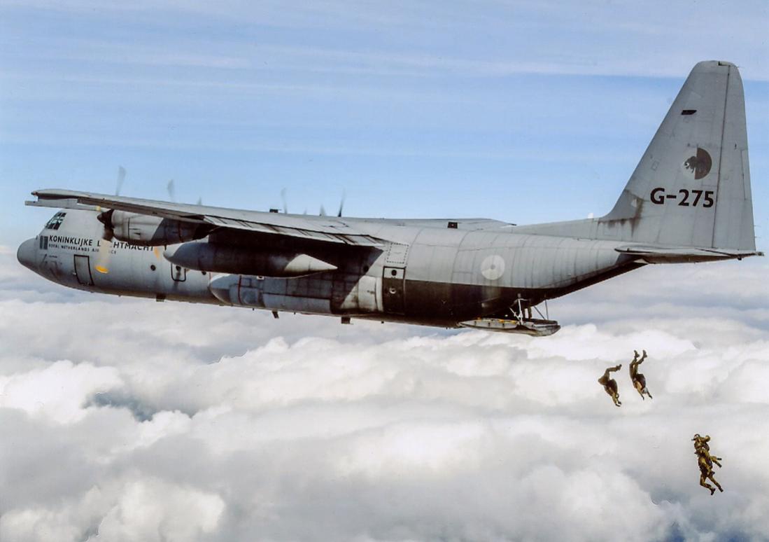 Naam: Foto 311. G-275 %22Joop Mulder%22. Lockheed C-130-30H Hercules, c:n 5275 type 382-50F. Am. regi .jpg
Bekeken: 439
Grootte: 60,4 KB