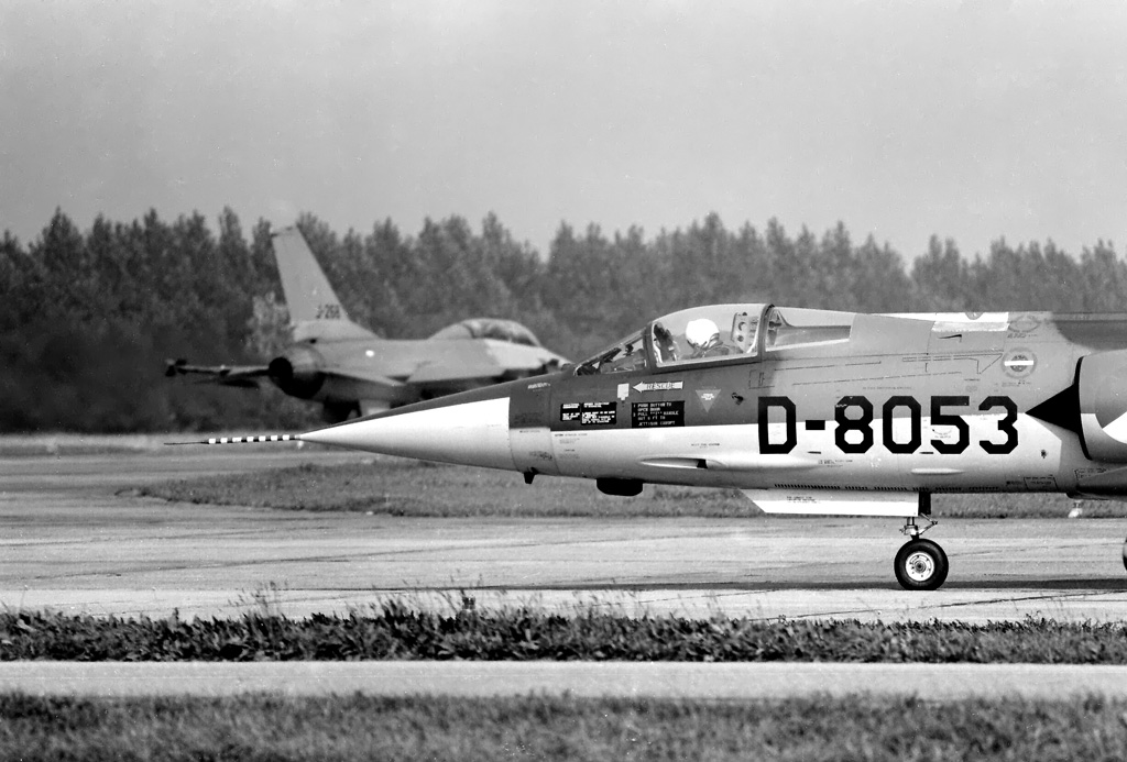 Naam: D-8053_10sep82EHLW.jpg
Bekeken: 368
Grootte: 213,5 KB