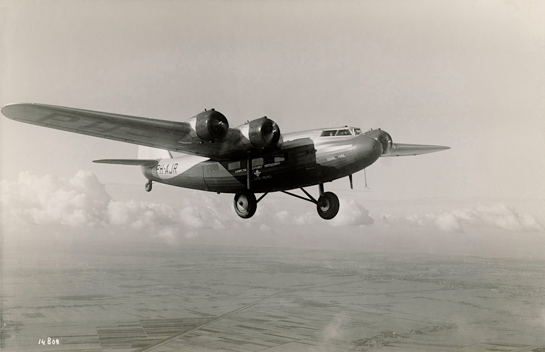Naam: Foto 409. PH-AJR 'Roerdomp'. Fokker F.XXII. 1100 breed.jpg
Bekeken: 490
Grootte: 418,7 KB