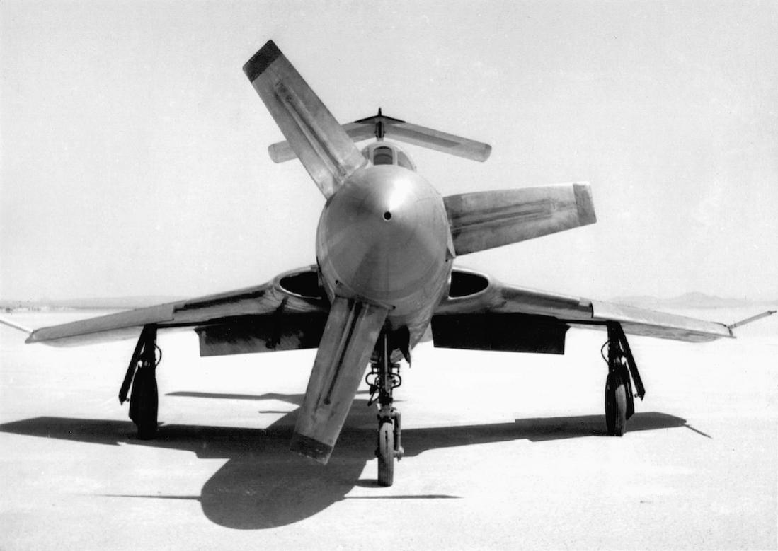 Naam: Foto 868. Republic XF-84H Thunderscreech. 1100 breed.jpg
Bekeken: 265
Grootte: 72,0 KB