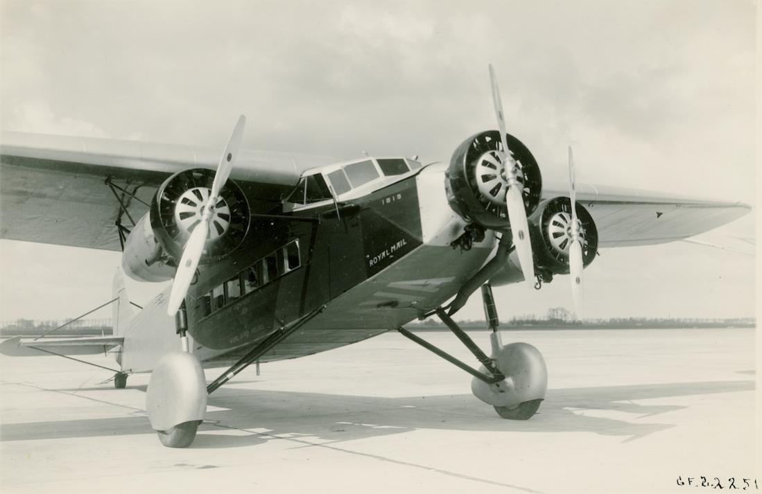 Naam: Foto 414. PH-AII 'Ibis'. Fokker F.XII. 1100 breed.jpg
Bekeken: 221
Grootte: 61,4 KB