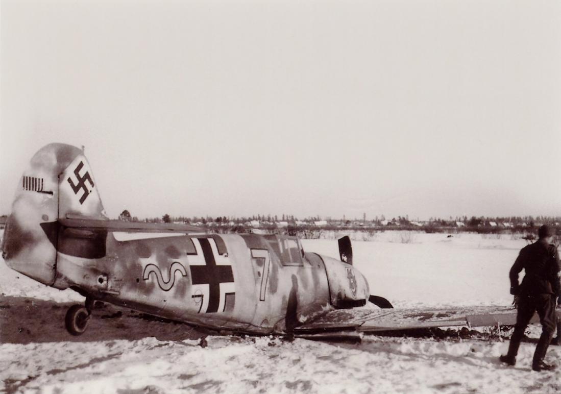 Naam: Foto 629. Me 109 van 9.:JG54. 1100 breed.jpg
Bekeken: 555
Grootte: 69,6 KB
