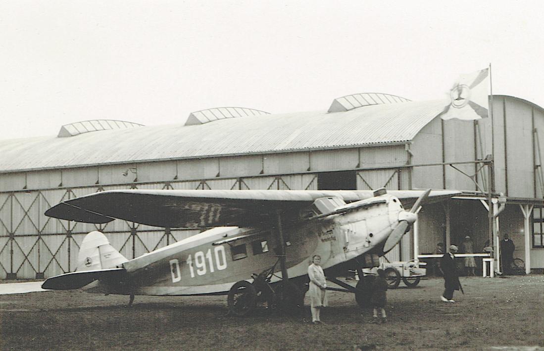 Naam: Foto 526. D-1910. Focke-Wulf A 32. 1100 breed.jpg
Bekeken: 442
Grootte: 95,7 KB