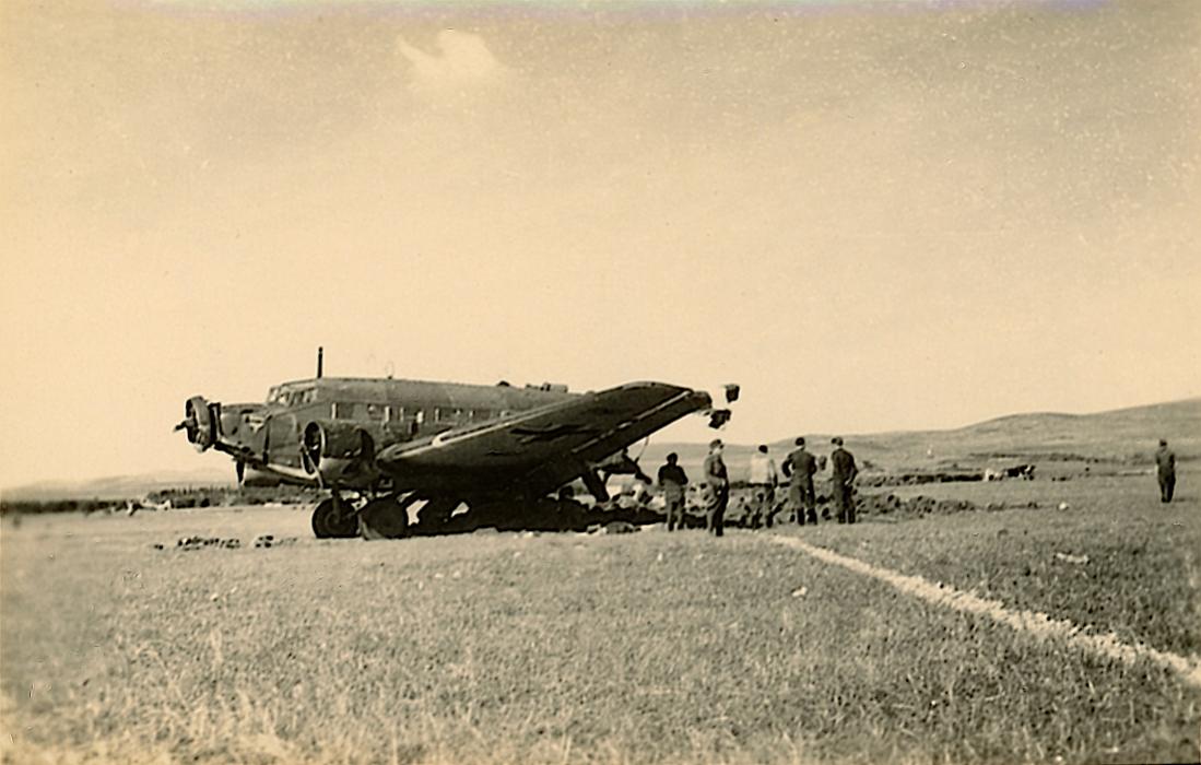 Naam: Foto 633. Ju-52 met schade na bombardement. 1100 breed.jpg
Bekeken: 399
Grootte: 88,2 KB