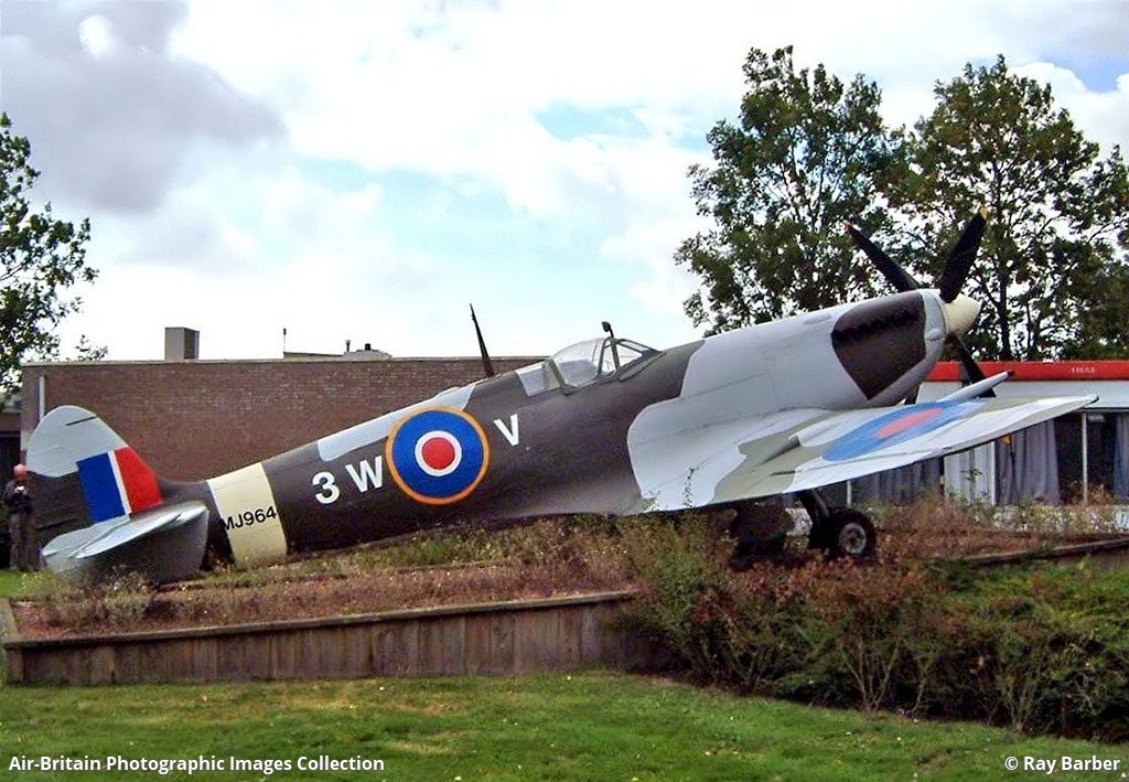 Naam: 3W-V MJ964 Spitfire IX replica Leeuwarden 1100095-large.jpg
Bekeken: 153
Grootte: 221,0 KB