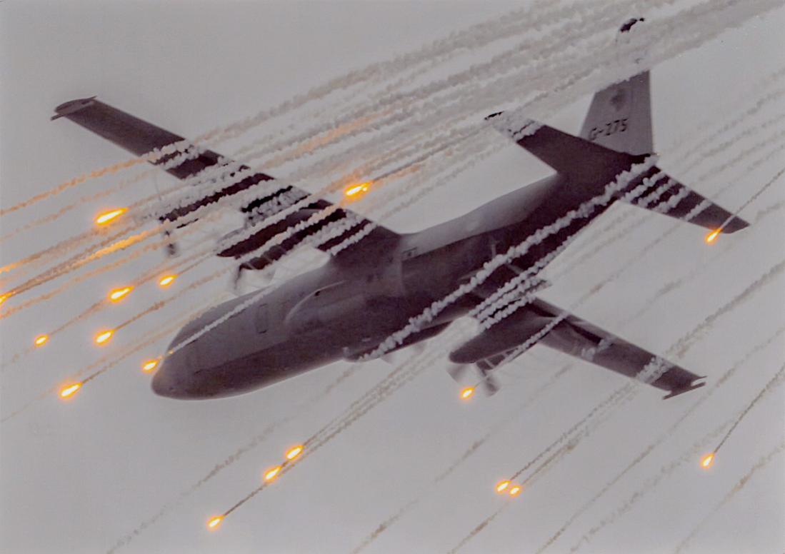 Naam: Foto 333. G-275 'Joop Mulder'. Lockheed C-130H-30 Hercules (met lange romp). 1100 breed.jpg
Bekeken: 291
Grootte: 63,2 KB