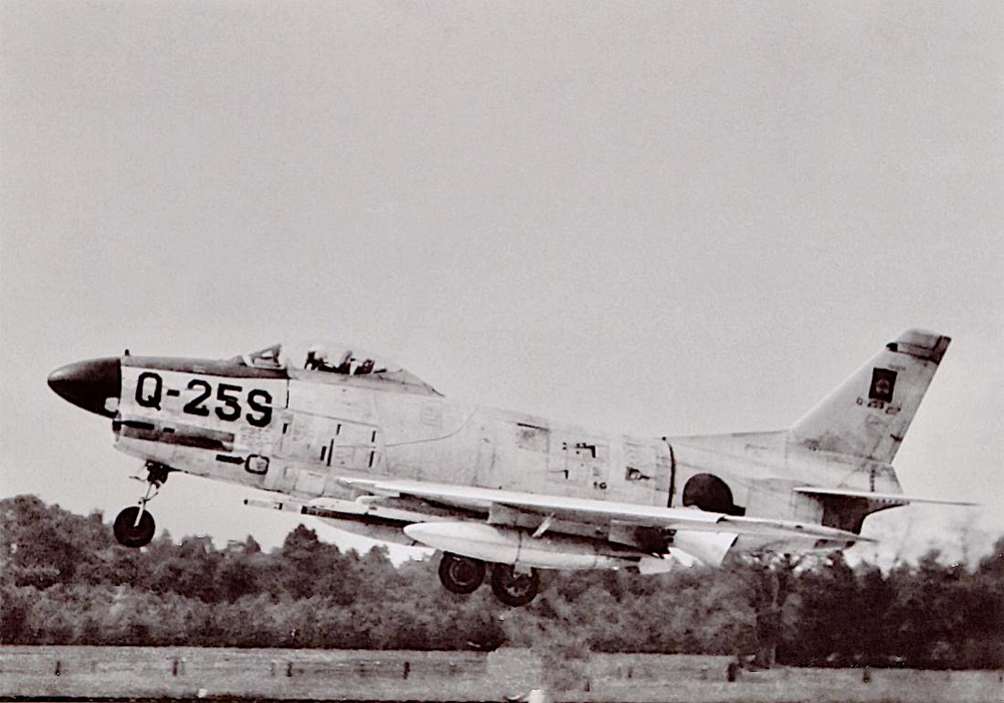 Naam: Foto 336. Q-259. North American F-86K Sabre. 1100 breed.jpg
Bekeken: 227
Grootte: 96,6 KB