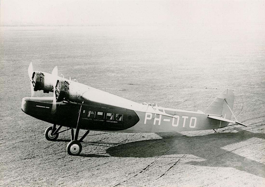 Naam: Foto 427. PH-OTO (eerder PH-AEH). Fokker F.VIIIa. 1100 breed.jpg
Bekeken: 387
Grootte: 122,4 KB
