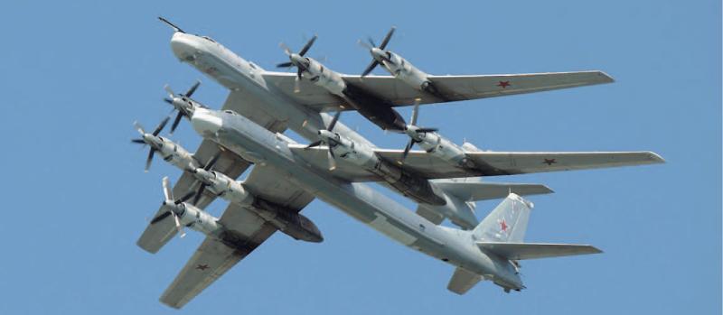 Naam: A pair of Tu-95s passes over Sevastopol on May 9, 2014 : Пара Т&#1.jpg
Bekeken: 136
Grootte: 23,3 KB