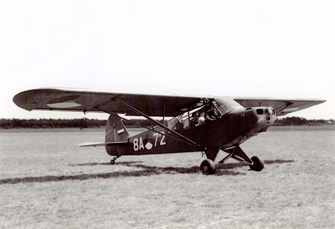 Naam: Foto 343. 8A-72. Piper Super Cub van 298 Squadron. De 8A code verviel in 1959. 1100 breed.jpg
Bekeken: 110
Grootte: 79,1 KB