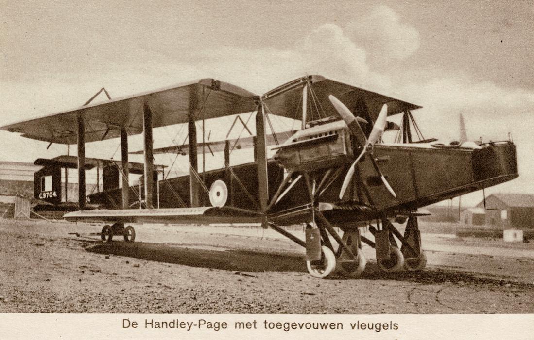 Naam: Kaart 909. ELTA 1919. De Handley-Page met toegevouwen vleugels. 1100 breed.jpg
Bekeken: 240
Grootte: 140,9 KB