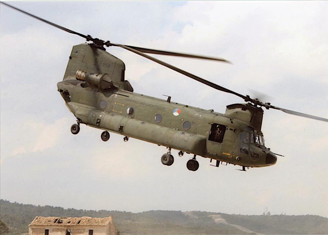 Naam: Foto 345. D-666. Boeing-Vertol CH-47D Chinook. 1100 breed.jpg
Bekeken: 345
Grootte: 71,2 KB